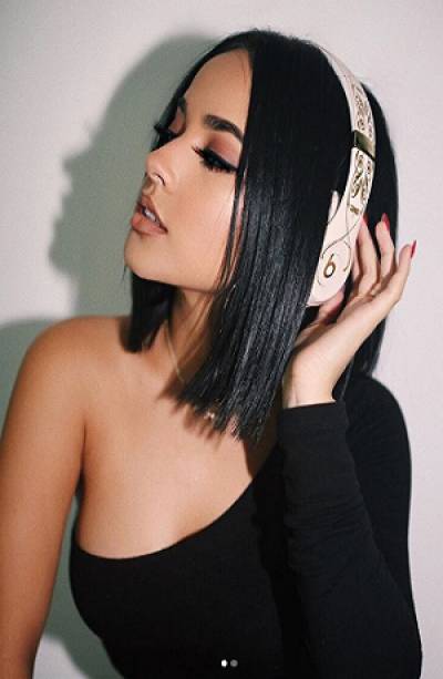 Becky G se presenta &quot;al natural&quot; en redes sociales