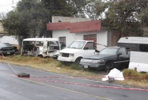 Hallan cadáver en vehículos abandonados sobre la carretera Tlaxco-Tejocotal