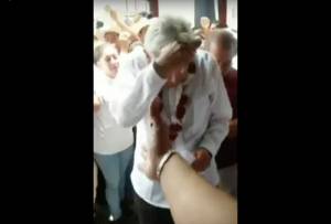 VIDEO: Agreden con “huevazo” a López Obrador en Veracruz