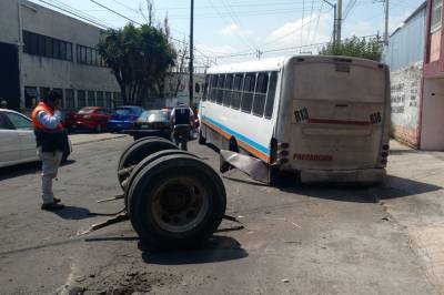 Autobús de la Ruta Galgos del Sur se queda sin llantas en la 19 Norte