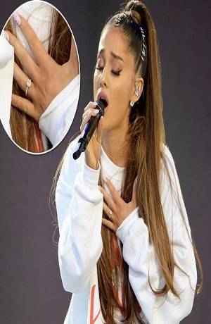 Ariana Grande ya luce costoso anillo de compromiso