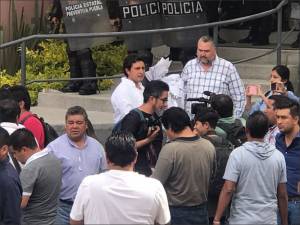 Morena violenta elección en Puebla; Armenta y JJ Espinosa roban actas en cuartel del PAN