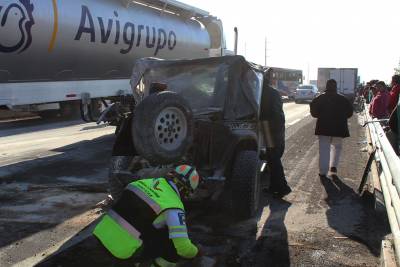 Carambola en la autopista México-Puebla deja al menos 10 heridos