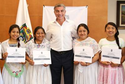 Embajadores Indígenas de Puebla viajan a Canadá en intercambio académico