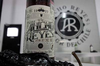 #MadeInPuebla: Ancho de Reyes, el primer licor a base de chile