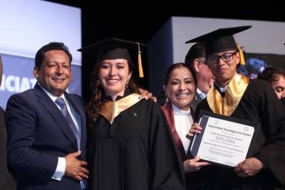 Dinorah López de Gali asistió a graduaciones del CENHCH y UTP