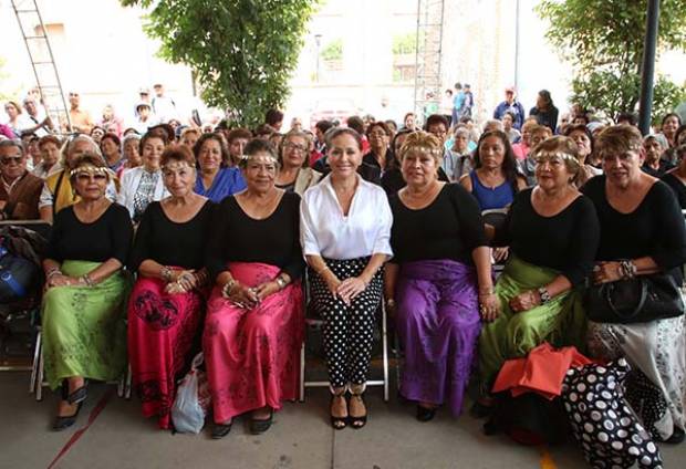 SEDIF festejó el Día de la Madre con beneficiarias de la Casa del Abue