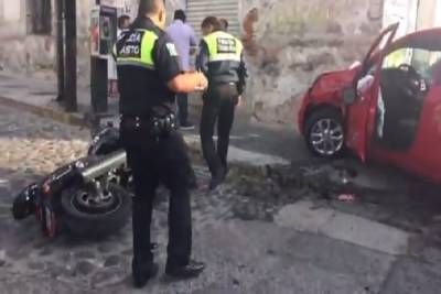 Muere policía de Puebla tras impactar su motocicleta contra vehículo en Analco