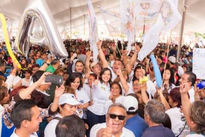 Mariela Solis reúne a miles en San Bartolo