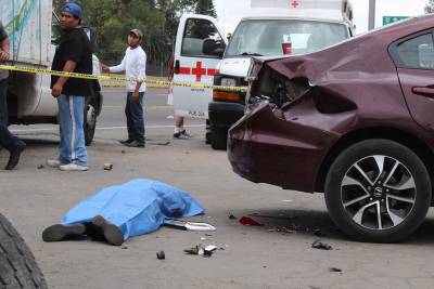 Mujer muere por impacto de llanta de un tráiler en Texmelucan