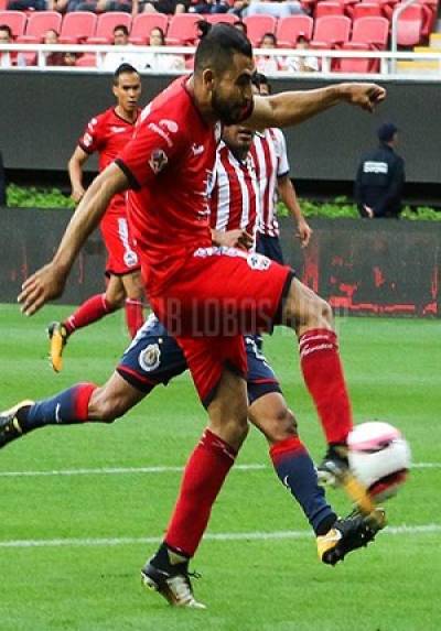 Golazo de Escoto dio victoria a Lobos BUAP 2-1 sobre Chivas