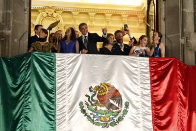 Tony Gali encabeza ceremonia del Grito de Independencia en Puebla