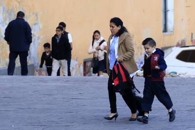 Escuelas de la zona metropolitana de Puebla regresan al horario habitual de clases