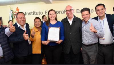 Martha Erika Alonso, gobernadora electa de Puebla; IEE le entrega constancia