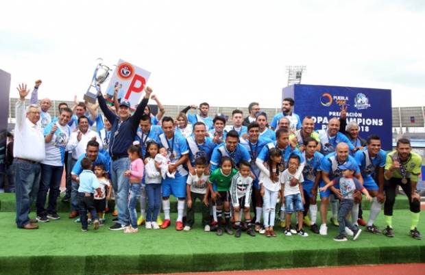 Premian a los campeones de la Copa Champions tercera edición