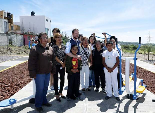 Luis Banck entregó gimnasios al aire libre y juegos infantiles en juntas auxiliares de Puebla