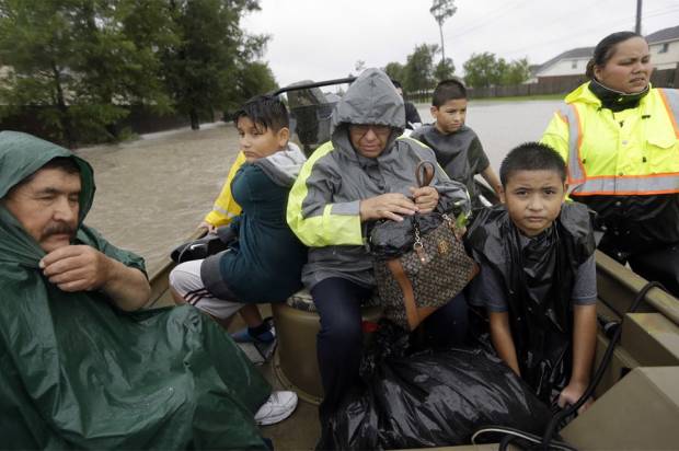 No se perseguirá a indocumentados en refugios, afirman en Houston