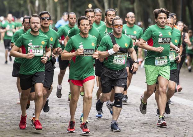 Peña Nieto corre 10 kilómetros en 52 minutos