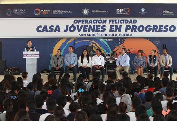 Dinorah López de Gali fomenta los valores en Casas Jóvenes en Progreso