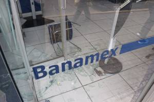 FOTOS: Comando robó 1.5 mdp de Banamex en la colonia Mártires del Trabajo