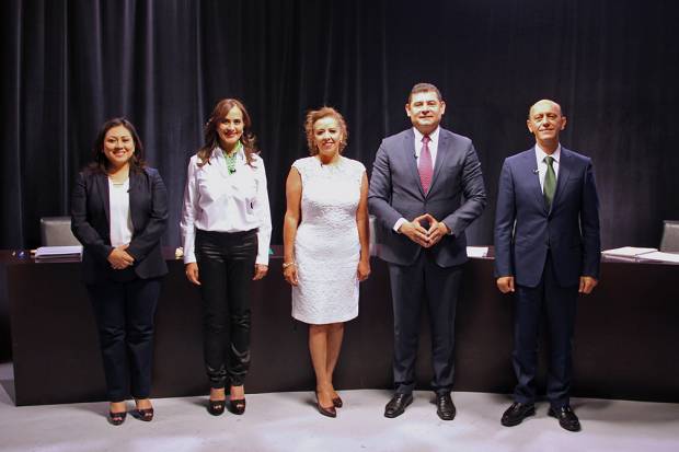 Nadia Navarro da los mejores golpes en debate al Senado