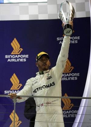 Lewis Hamilton se adjudicó el GP de Singapur