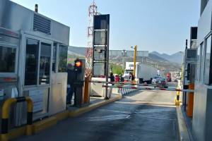 CNTE bloquea carreteras y autopistas entre Puebla y Oaxaca