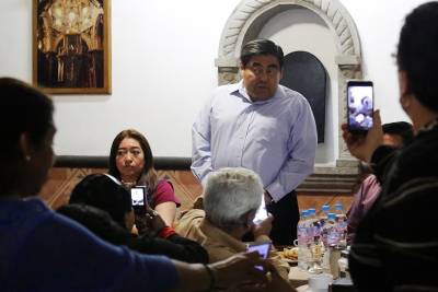 VIDEO: Barbosa viola la ley electoral en reuniones donde ya pide el voto