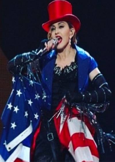 Madonna celebró el 4 de julio en topless