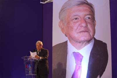 Con referencias bíblicas, AMLO asume candidatura presidencial del PES