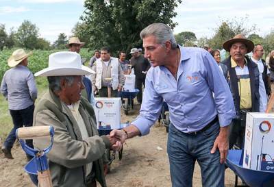 Tony Gali entrega obras y apoyos agropecuarios en Domingo Arenas