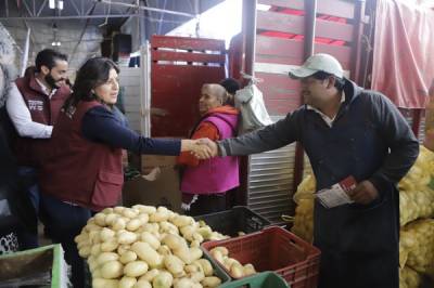 Claudia Rivera recorrió la Central de Abasto de Puebla