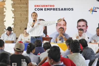 Empresarios de la Sierra Norte se suman a Mario Riestra