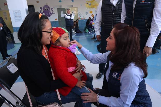 Dinorah López de Gali apoya la salud de la niñez poblana