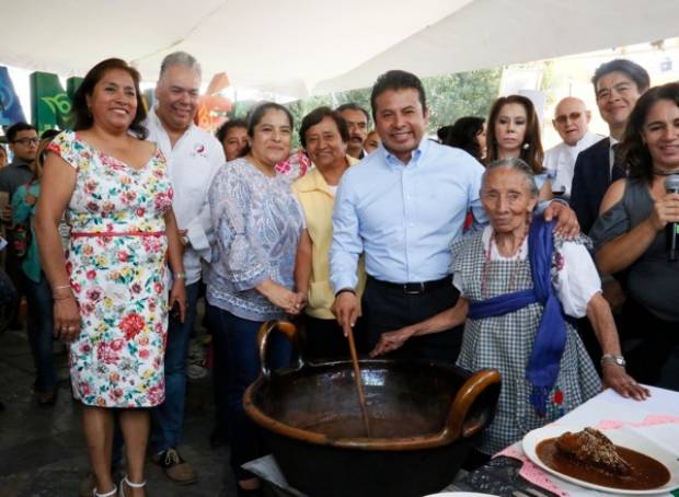 San Andrés Cholula realiza con éxito la Fiesta de la Virgen de los Remedios y Feria del Mole