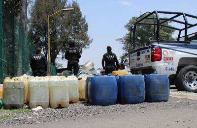 FOTOS: Desmantelan expendio de huachicol en la autopista México-Puebla