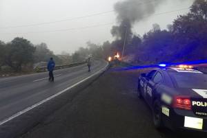 Explosión de tráiler cargado con gasolina afectó circulación en la Puebla-Córdoba
