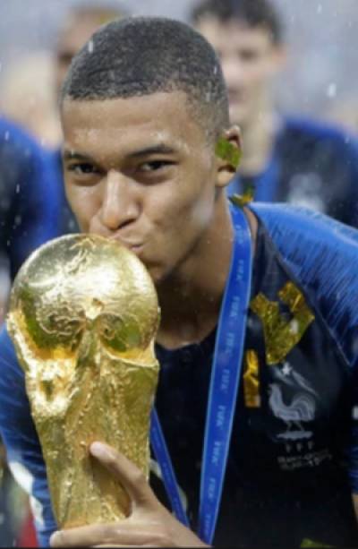 Mbappé se candidatea para ganar el Balón de Oro; descarta a Messi