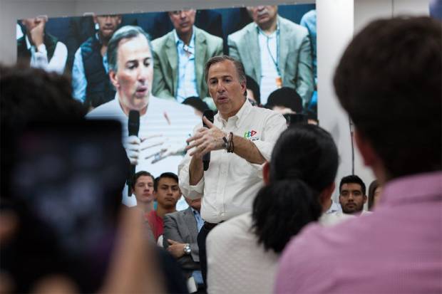 Meade presenta modelo de educación de excelencia