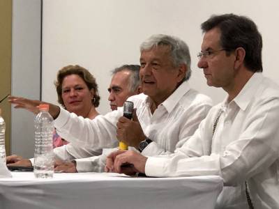 Entre PAN y PRI, &quot;un pleito de mafia&quot;, dice AMLO