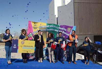 Entregan primer premio de la edición 18 del Magno Sorteo BUAP