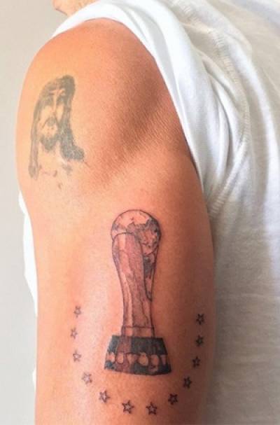 Matías Almeyda se tatuó la #12 de Chivas