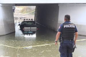 FOTOS: Aparece hombre sin vida dentro de una camioneta en Texmelucan