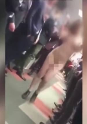 VIDEO: Jefe pagó a empleada para que desfilara desnuda en oficina