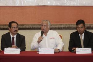 Asesor de turismo de AMLO se reúne en Puebla con el COE