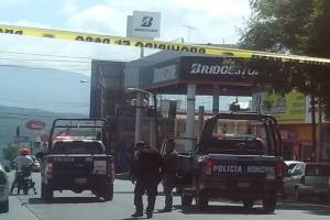 Tres heridos y seis detenidos, saldo de atraco a gasolinera en Tehuacán