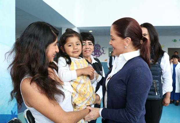 Dinorah López de Gali refrenda compromiso con la salud de la niñez poblana