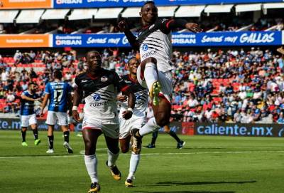 Lobos BUAP goleó 4-0 a Gallos Blancos del Querétaro