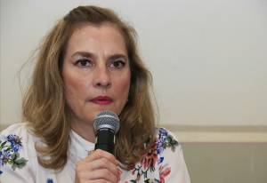 Esposa de AMLO rechaza tema electoral en Puebla
