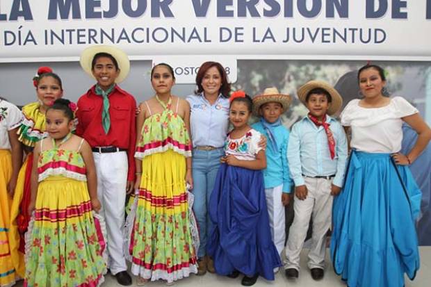 Dinorah López de Gali clausuró cursos de verano en Casas Jóvenes en Progreso